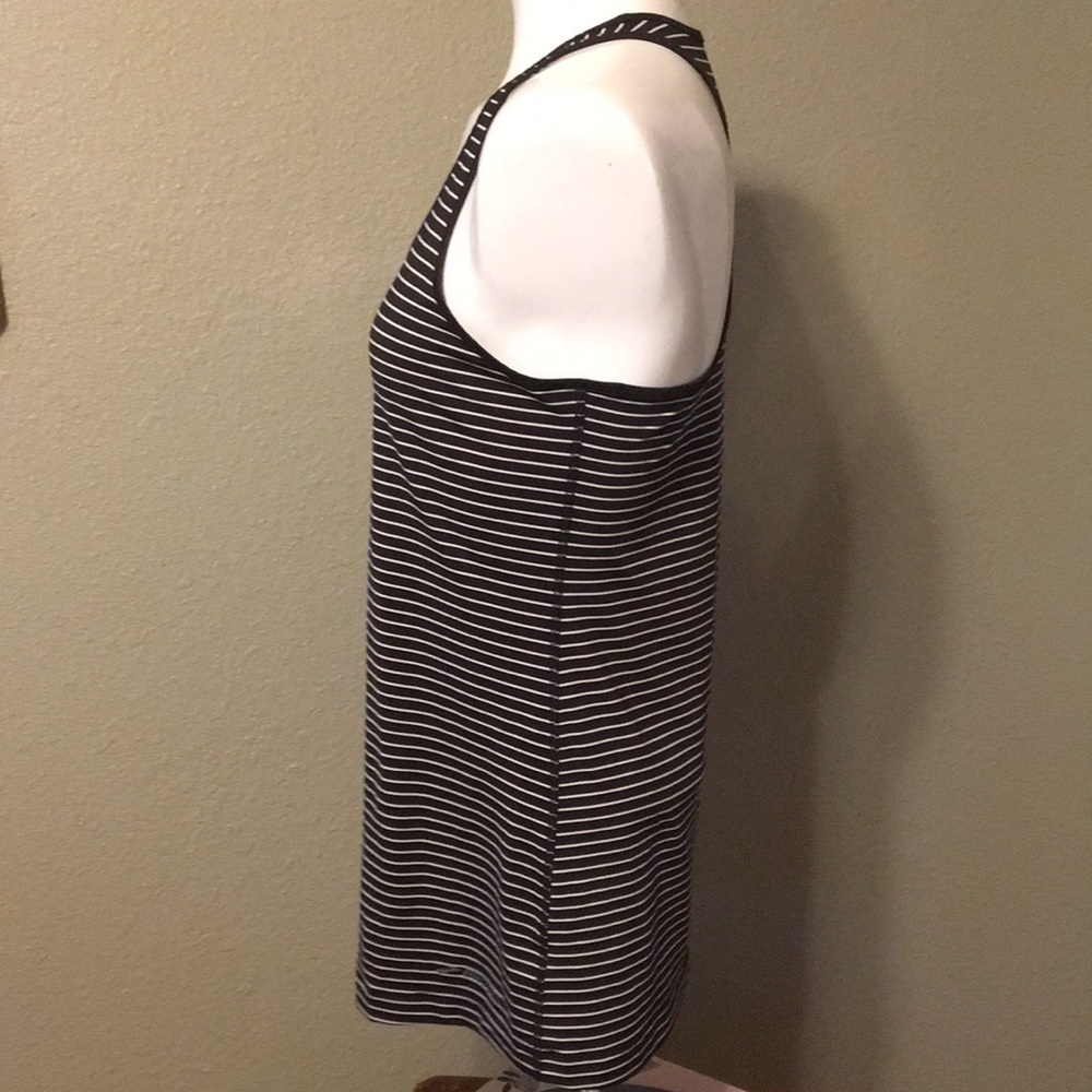 Brooks athletic top Size Medium - Picture 4 of 6